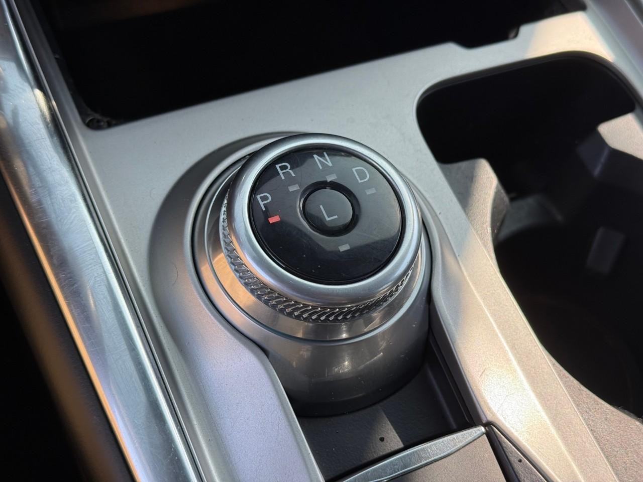 Ford Explorer Vehicle Full-screen Gallery Image 18