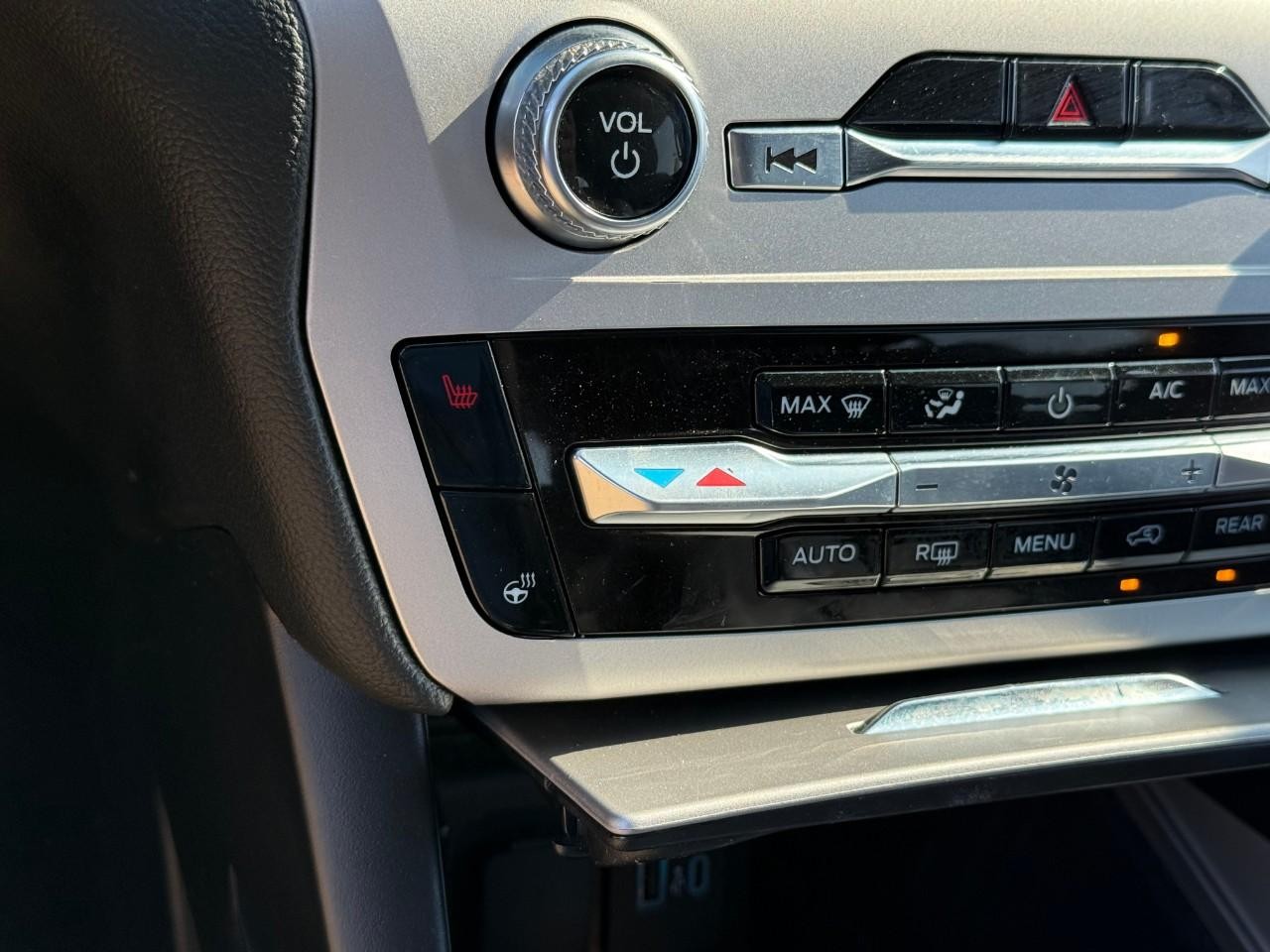 Ford Explorer Vehicle Full-screen Gallery Image 19