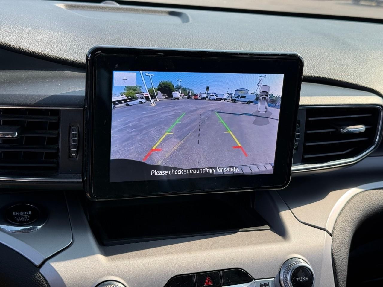 Ford Explorer Vehicle Full-screen Gallery Image 20