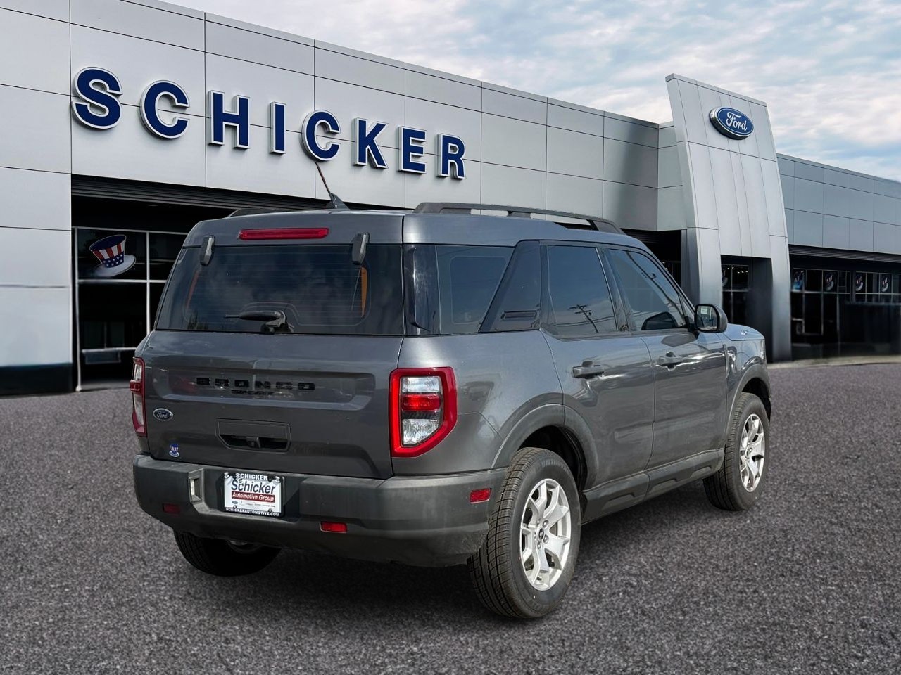 Ford Bronco Sport Vehicle Full-screen Gallery Image 02