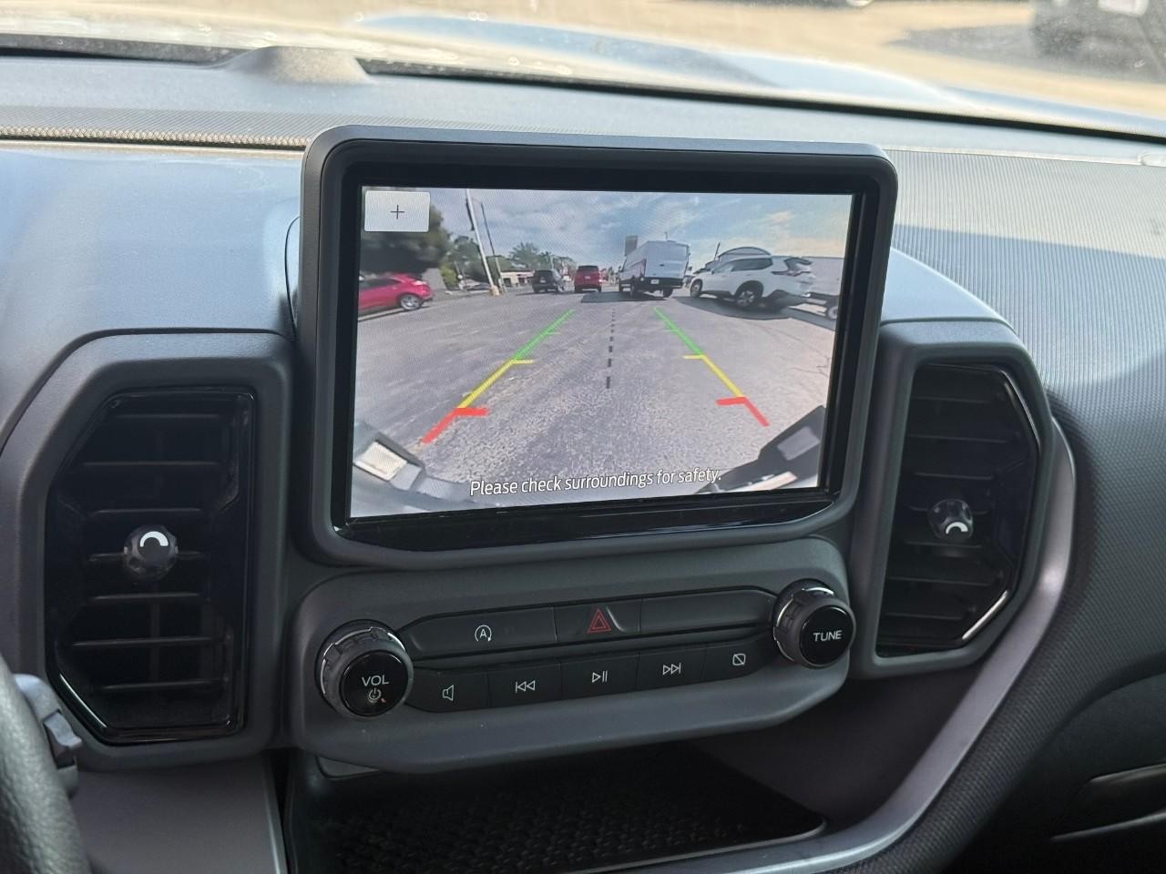 Ford Bronco Sport Vehicle Full-screen Gallery Image 18