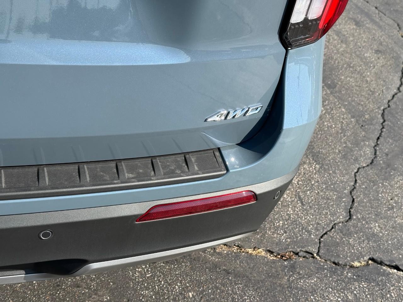 Ford Explorer Vehicle Full-screen Gallery Image 05