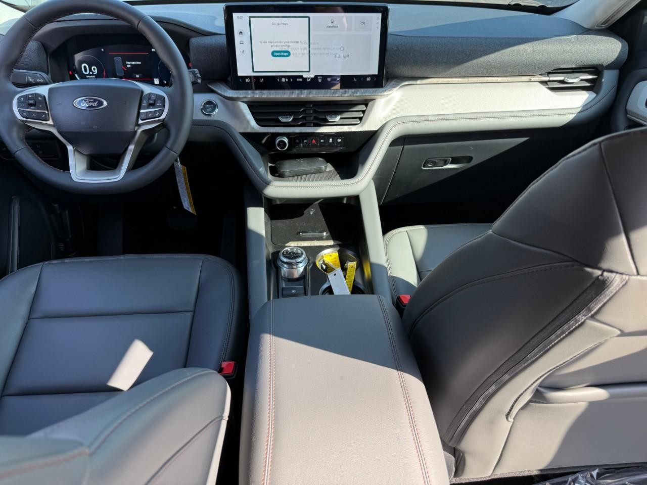 Ford Explorer Vehicle Full-screen Gallery Image 08