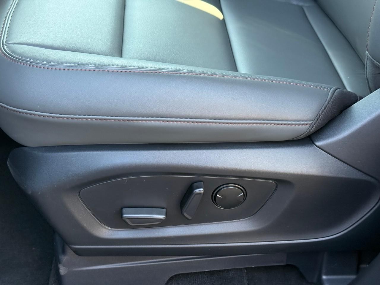 Ford Explorer Vehicle Full-screen Gallery Image 14