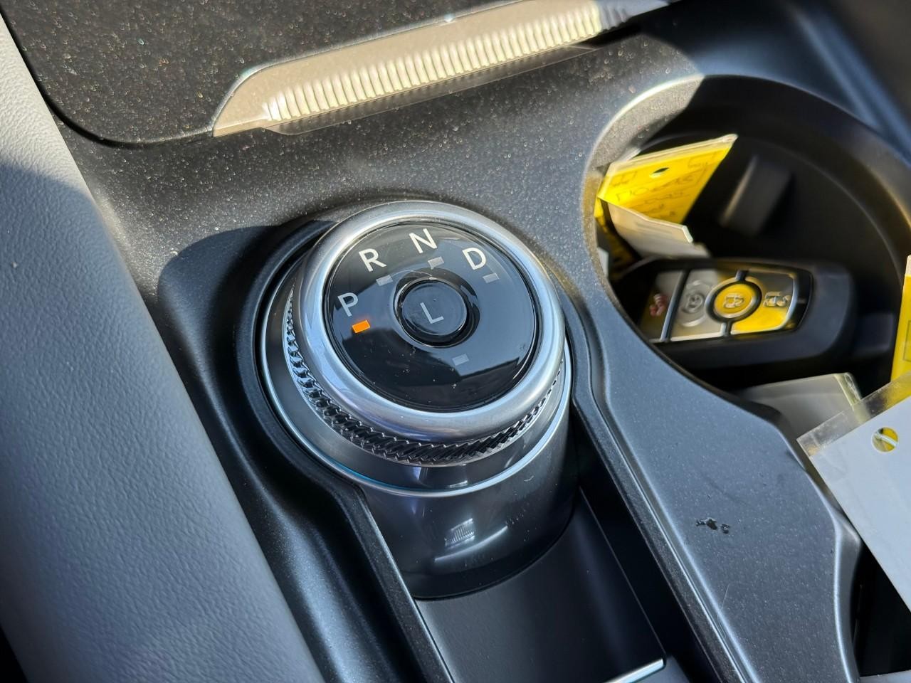 Ford Explorer Vehicle Full-screen Gallery Image 17