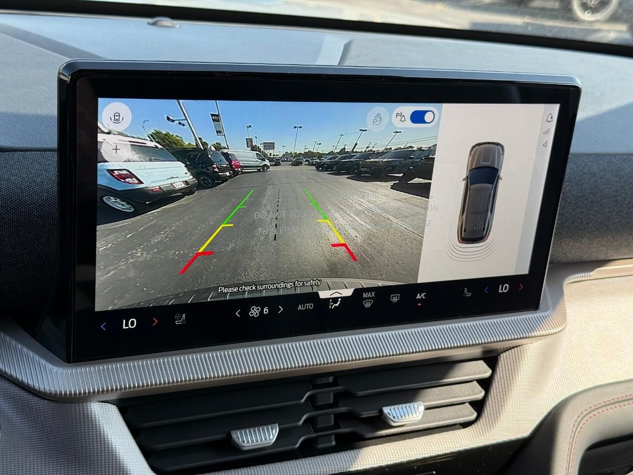 Ford Explorer Vehicle Full-screen Gallery Image 19