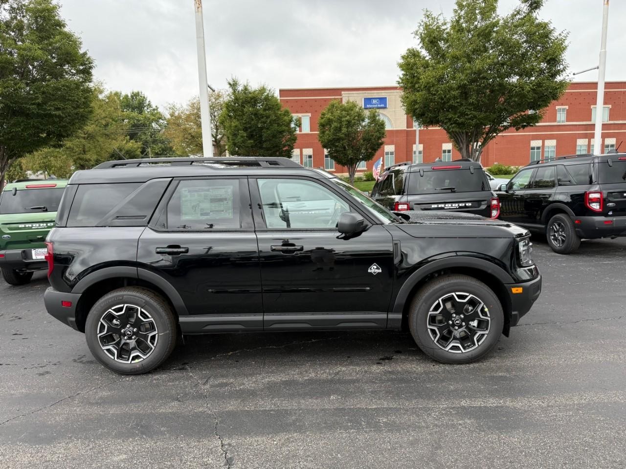 Ford Bronco Sport Vehicle Full-screen Gallery Image 02