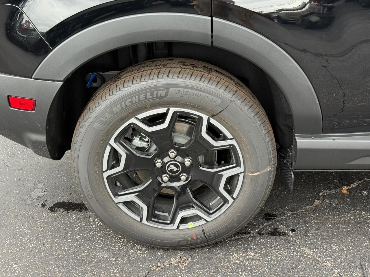 Ford Bronco Sport Vehicle Full-screen Gallery Image 04