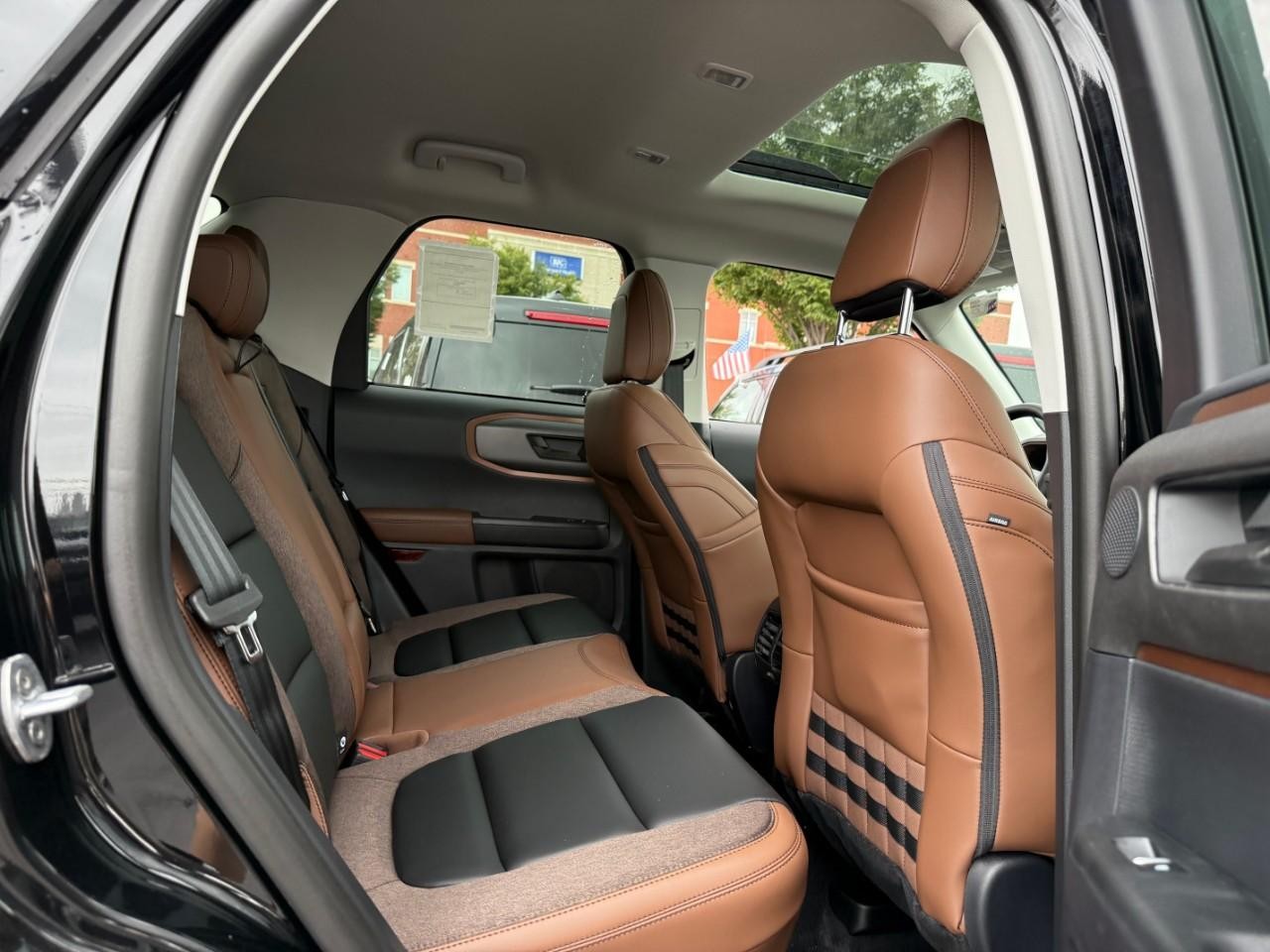 Ford Bronco Sport Vehicle Full-screen Gallery Image 05