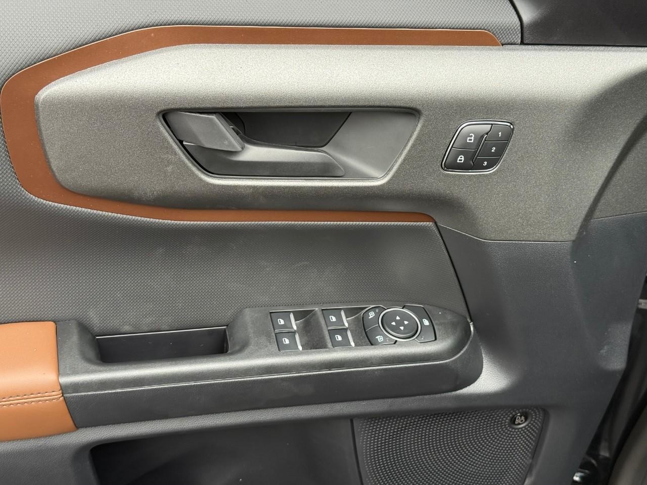 Ford Bronco Sport Vehicle Full-screen Gallery Image 10