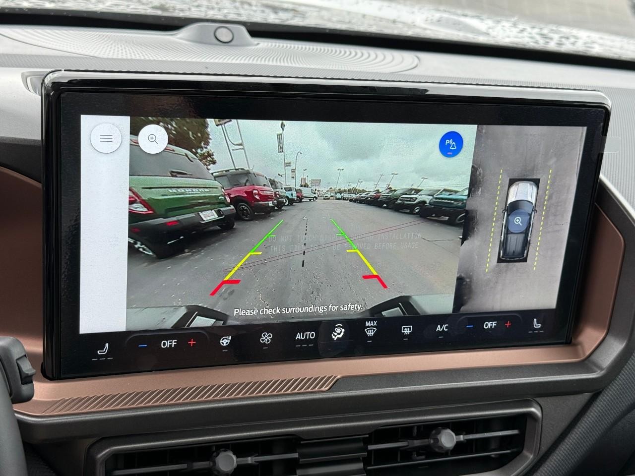 Ford Bronco Sport Vehicle Full-screen Gallery Image 18