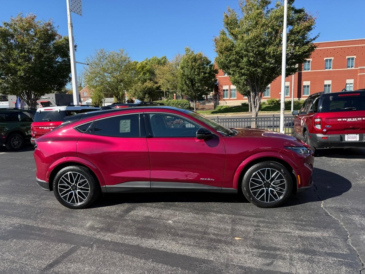 Ford Mustang Mach-E Vehicle Full-screen Gallery Image 02