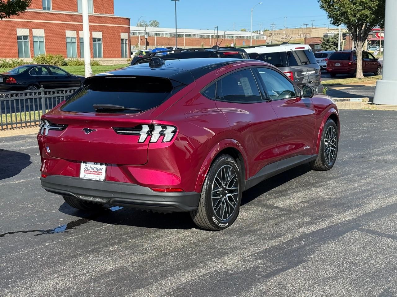 Ford Mustang Mach-E Vehicle Full-screen Gallery Image 03