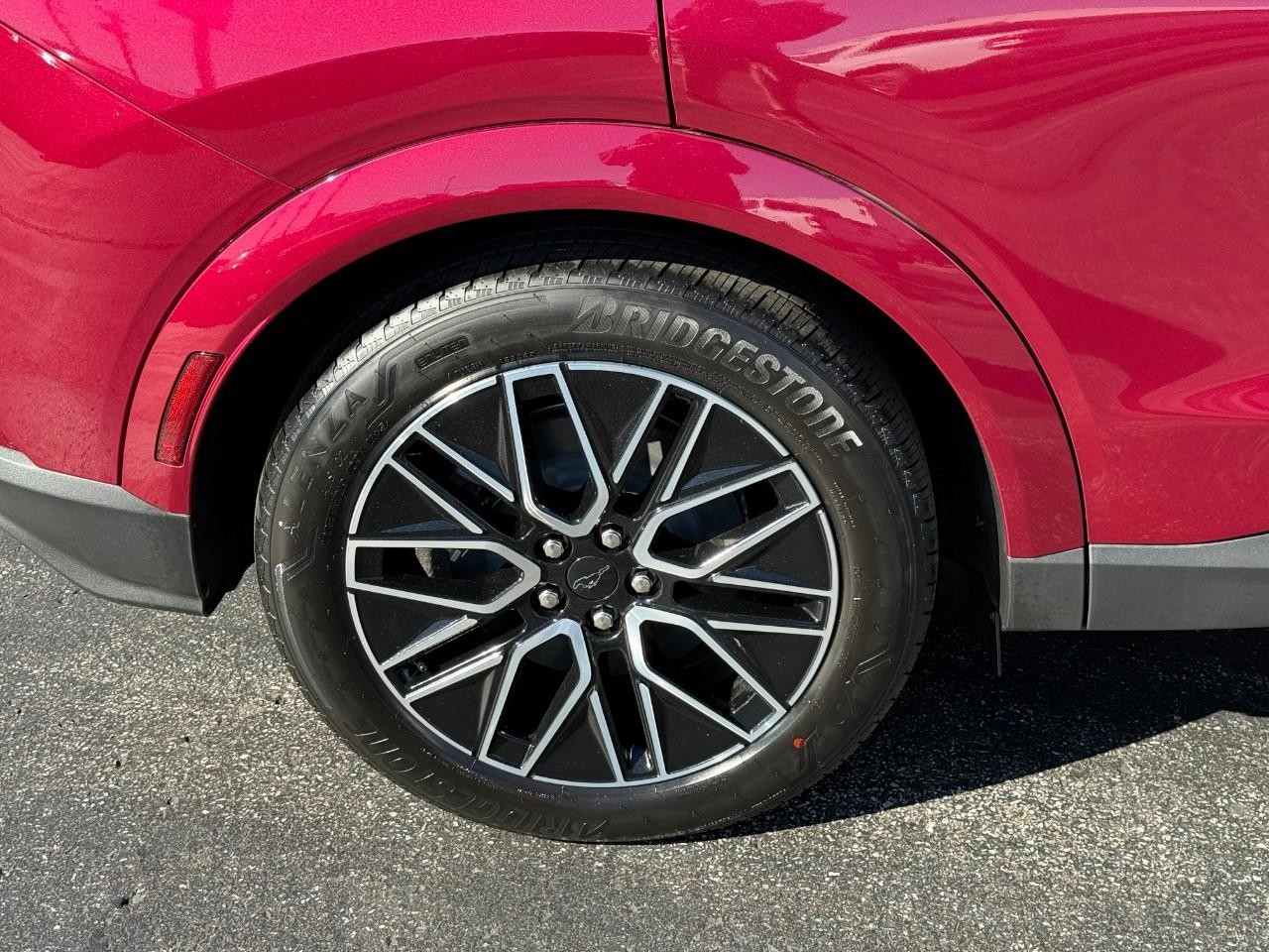 Ford Mustang Mach-E Vehicle Full-screen Gallery Image 04