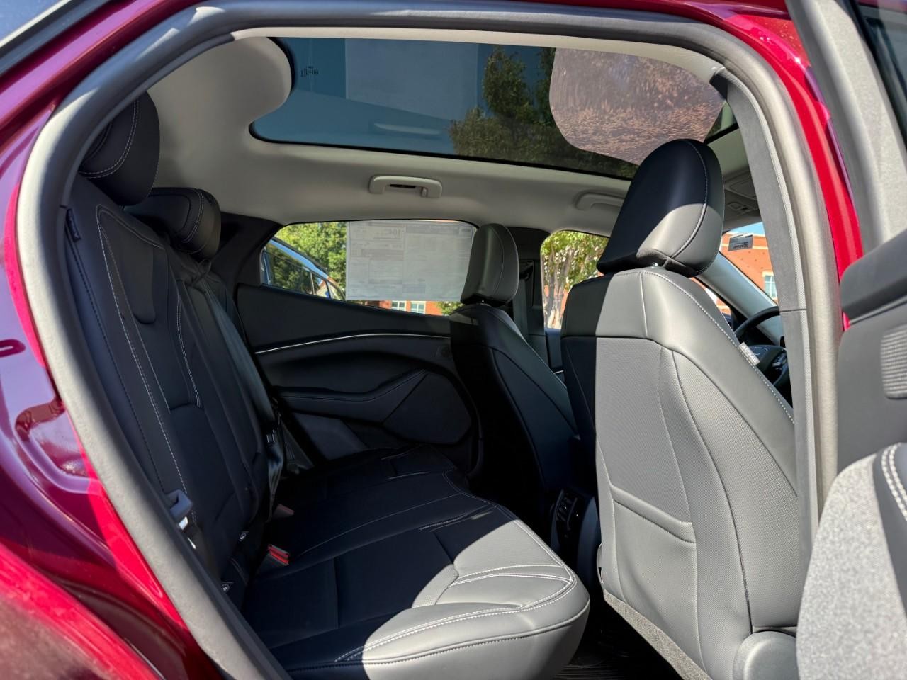 Ford Mustang Mach-E Vehicle Full-screen Gallery Image 05