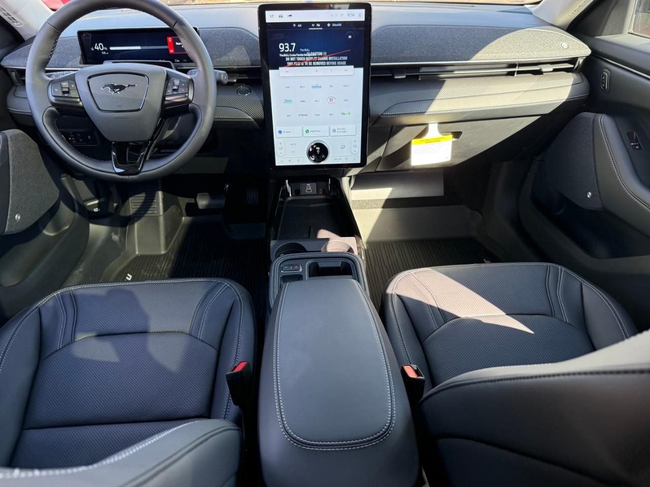 Ford Mustang Mach-E Vehicle Full-screen Gallery Image 06