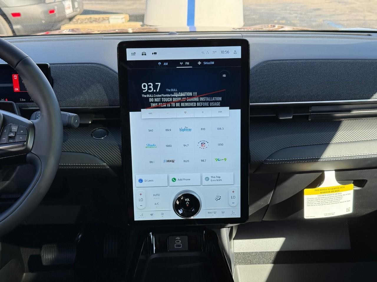 Ford Mustang Mach-E Vehicle Full-screen Gallery Image 08