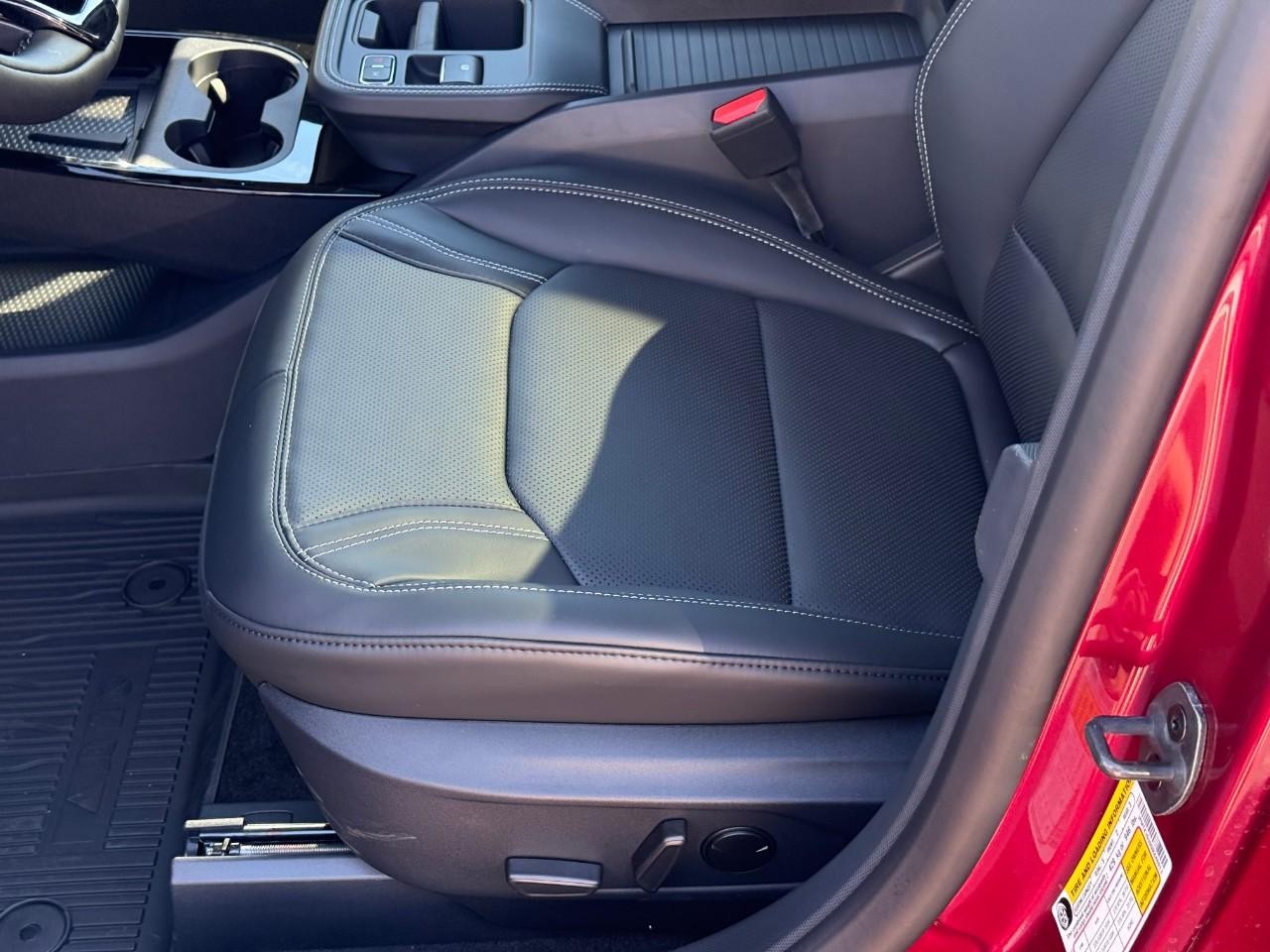 Ford Mustang Mach-E Vehicle Full-screen Gallery Image 12