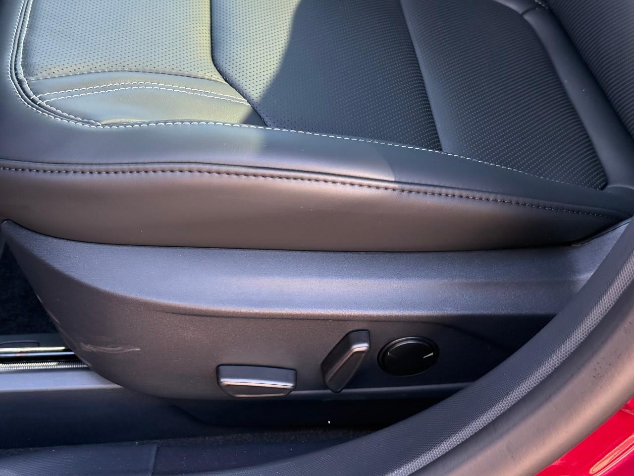 Ford Mustang Mach-E Vehicle Full-screen Gallery Image 13