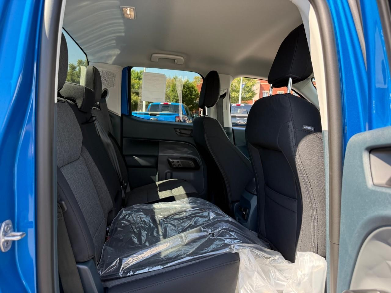 Ford Maverick Vehicle Full-screen Gallery Image 05