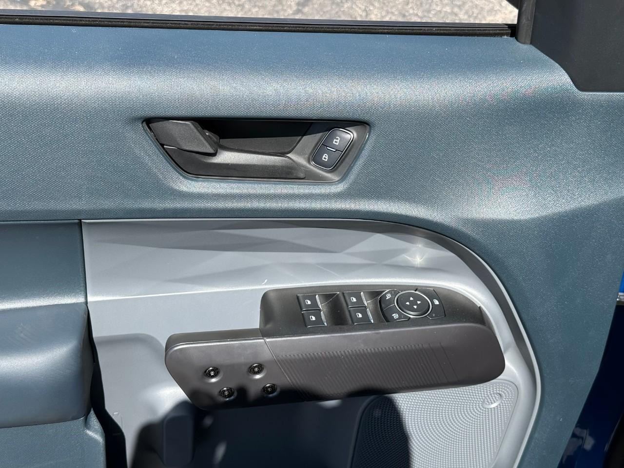 Ford Maverick Vehicle Full-screen Gallery Image 10