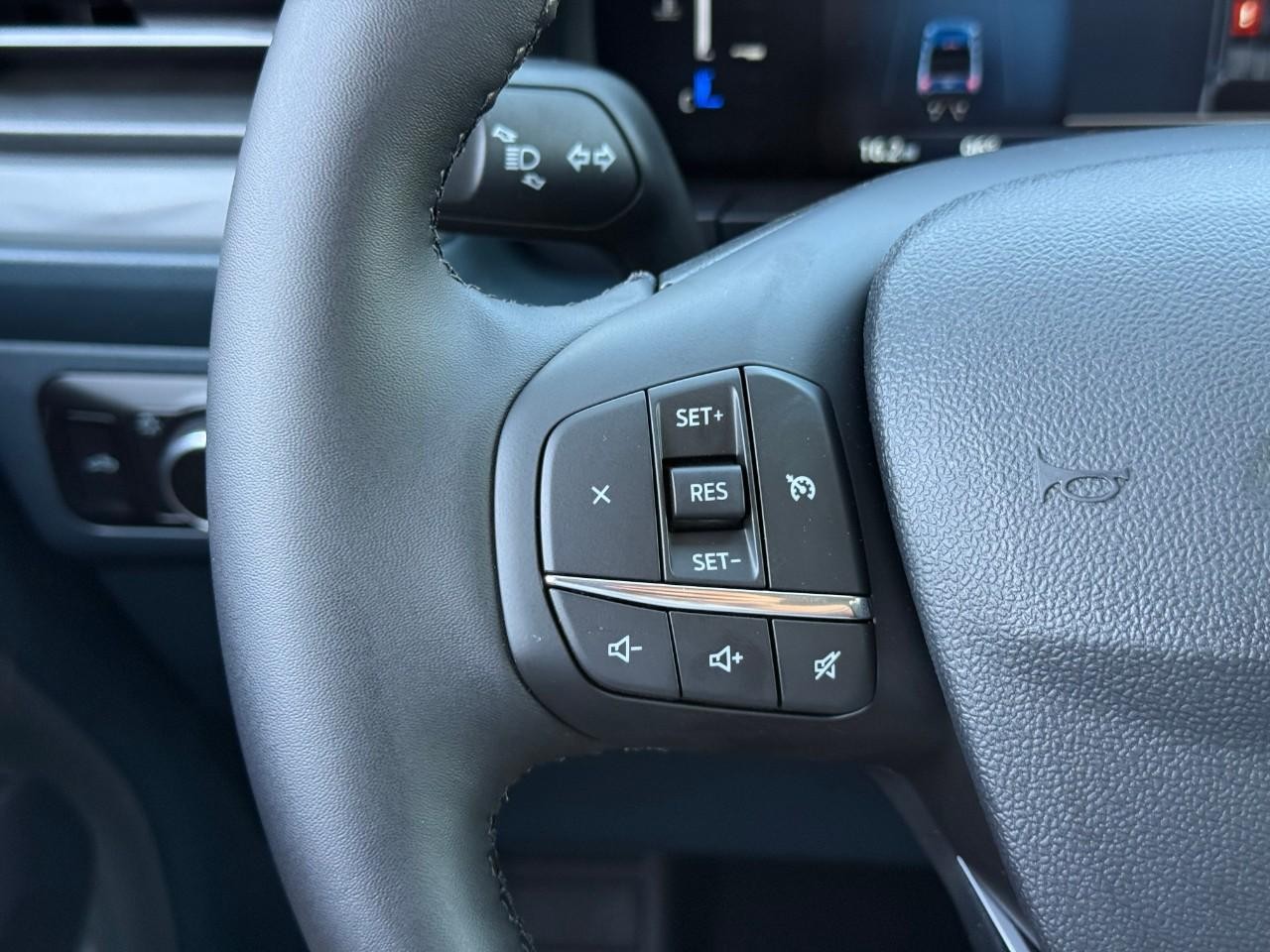 Ford Maverick Vehicle Full-screen Gallery Image 13