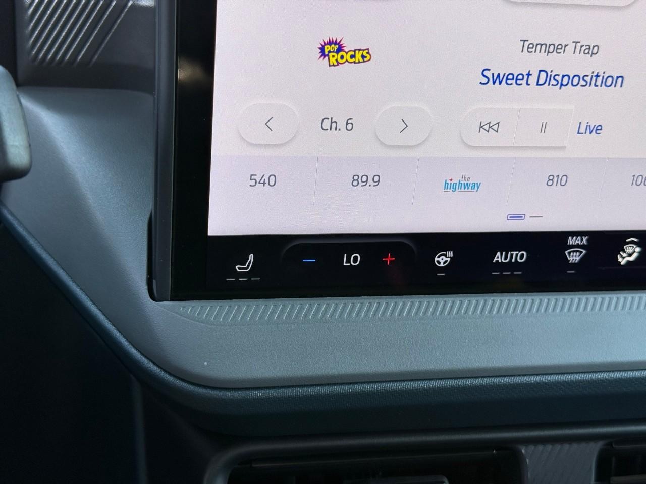 Ford Maverick Vehicle Full-screen Gallery Image 16