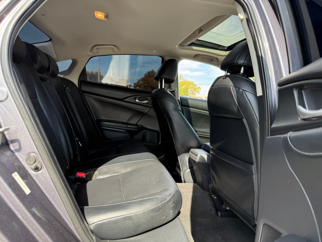 Honda Insight Vehicle Full-screen Gallery Image 05