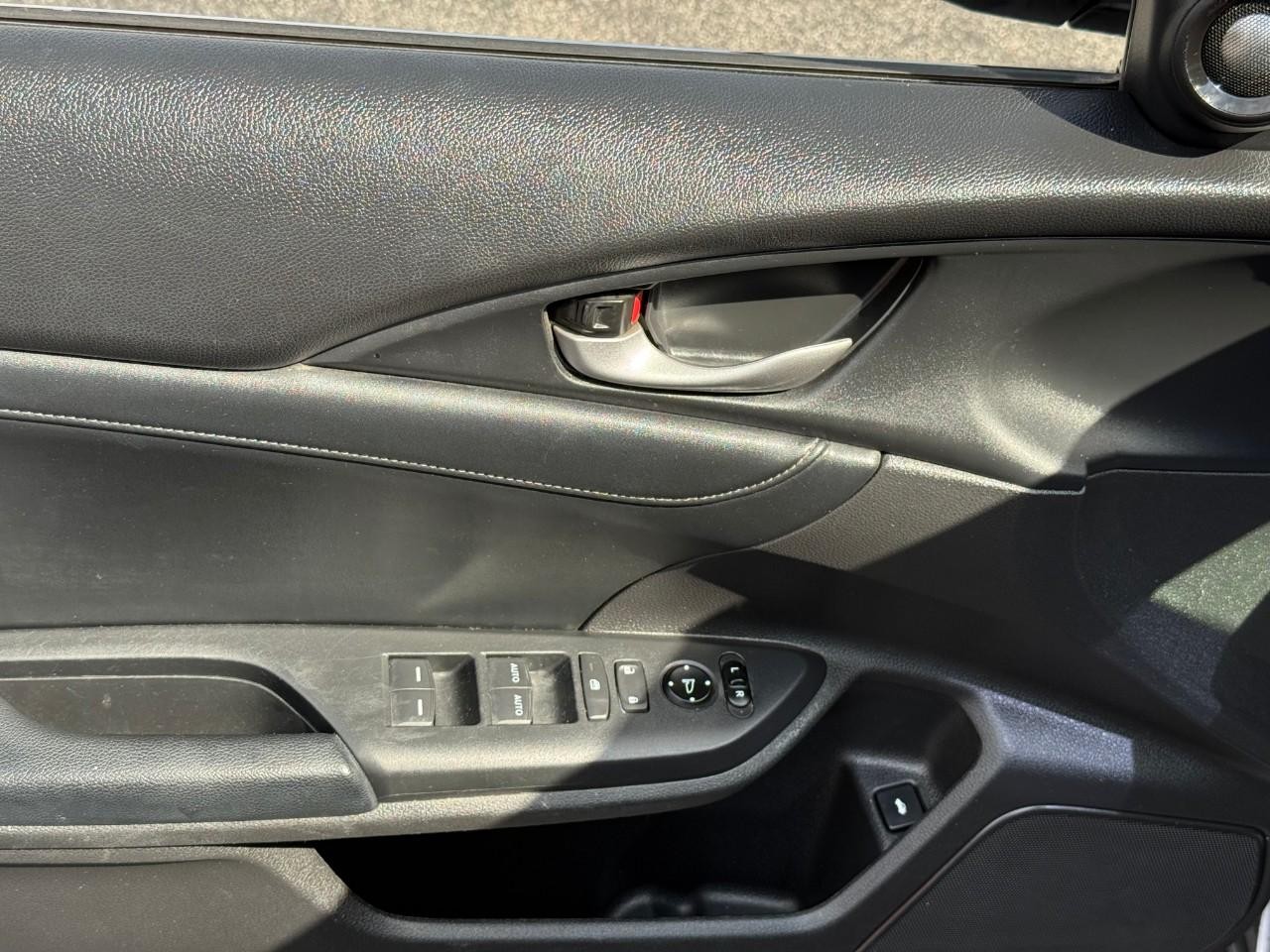 Honda Insight Vehicle Full-screen Gallery Image 11