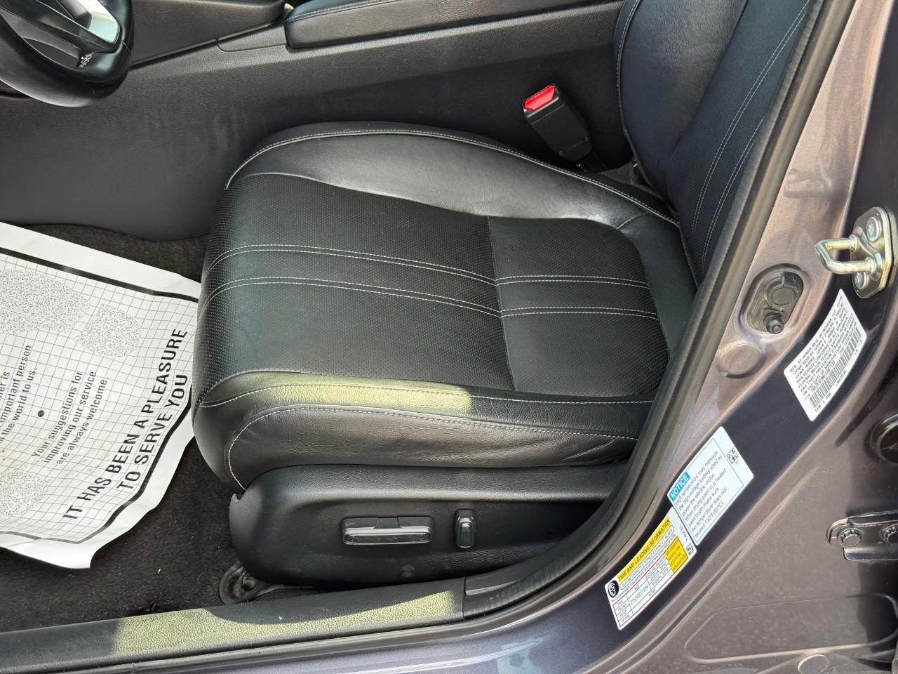 Honda Insight Vehicle Full-screen Gallery Image 12