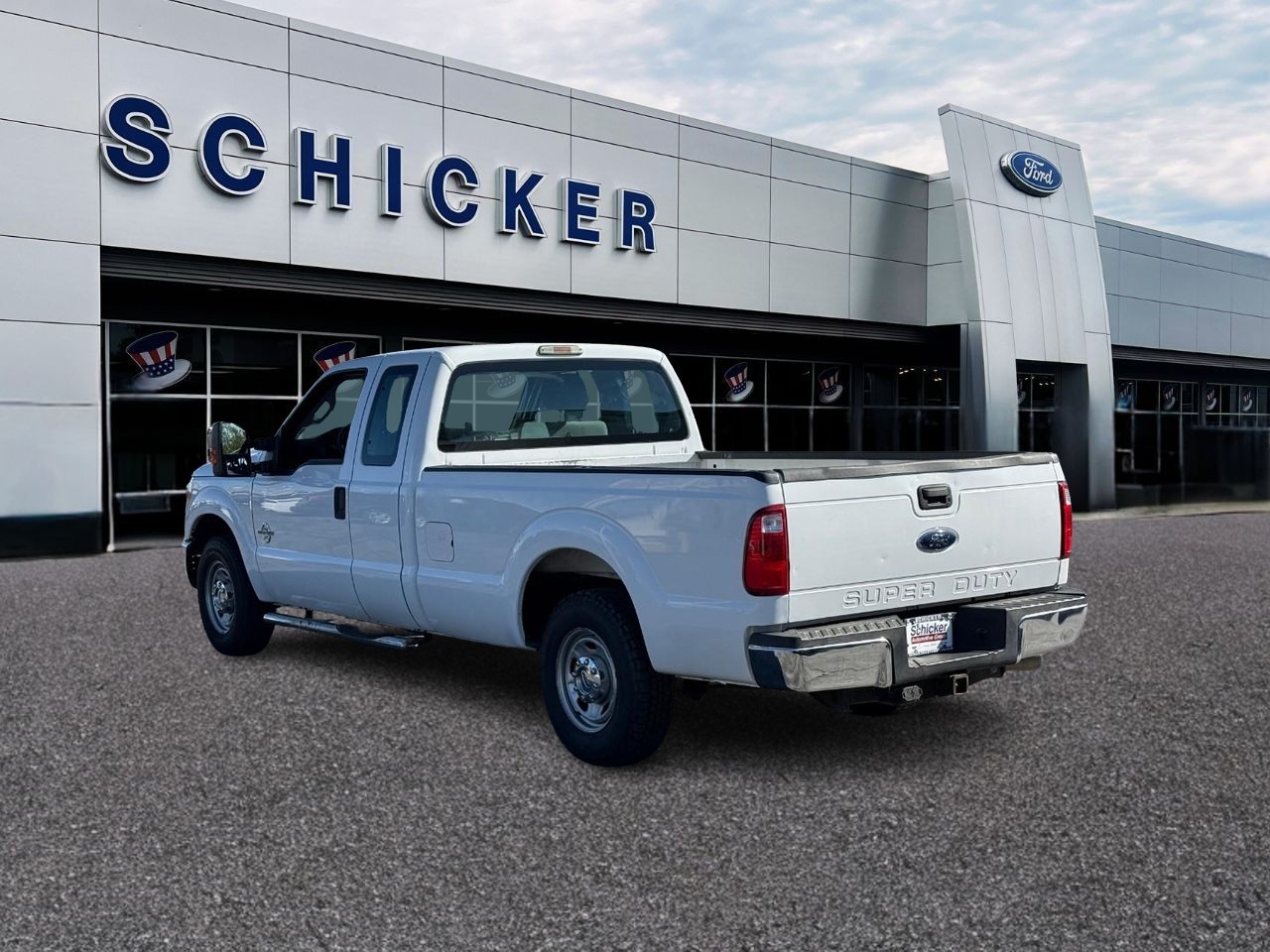 Ford Super Duty F-250 SRW Vehicle Full-screen Gallery Image 03