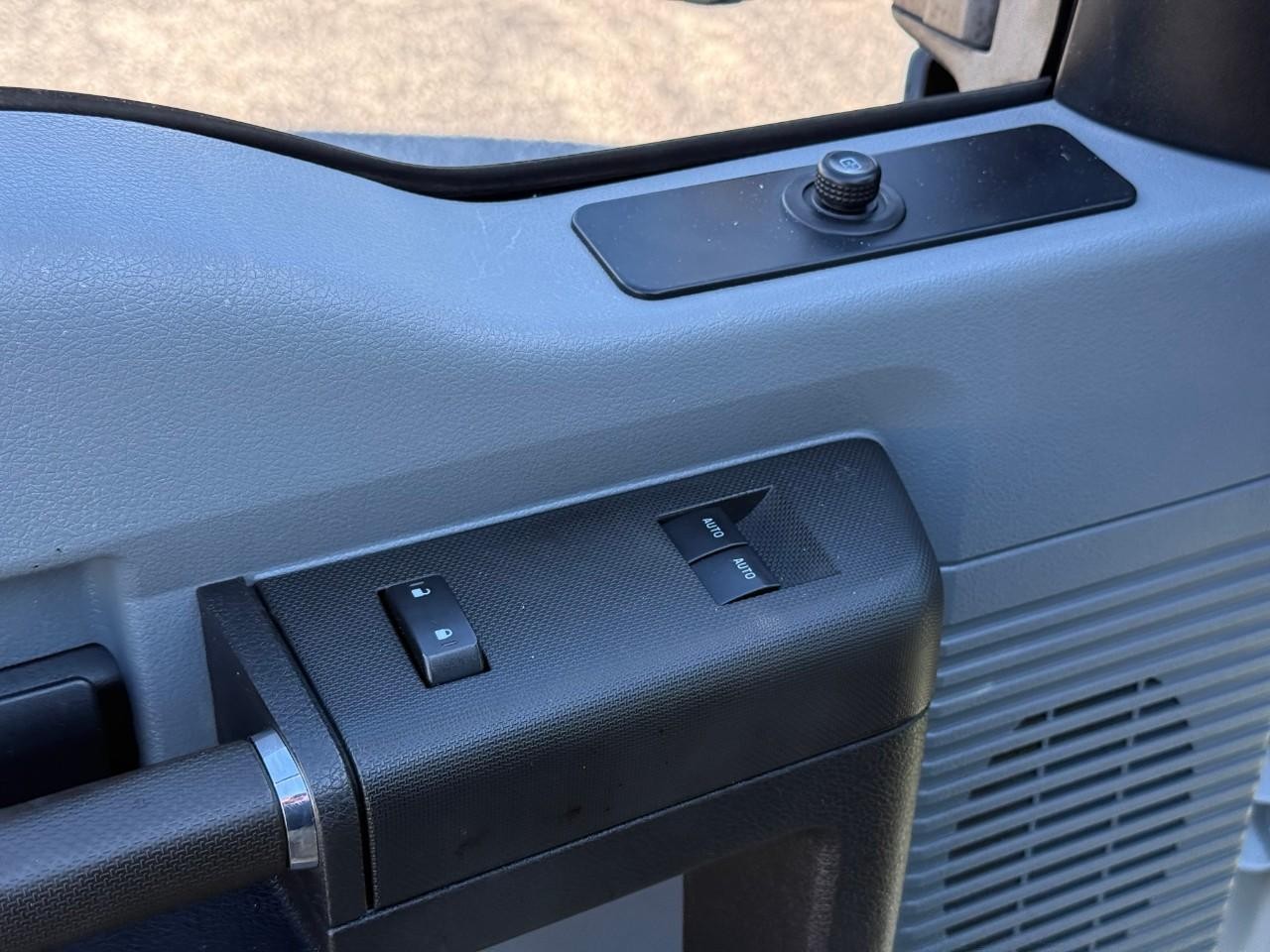 Ford Super Duty F-250 SRW Vehicle Full-screen Gallery Image 07