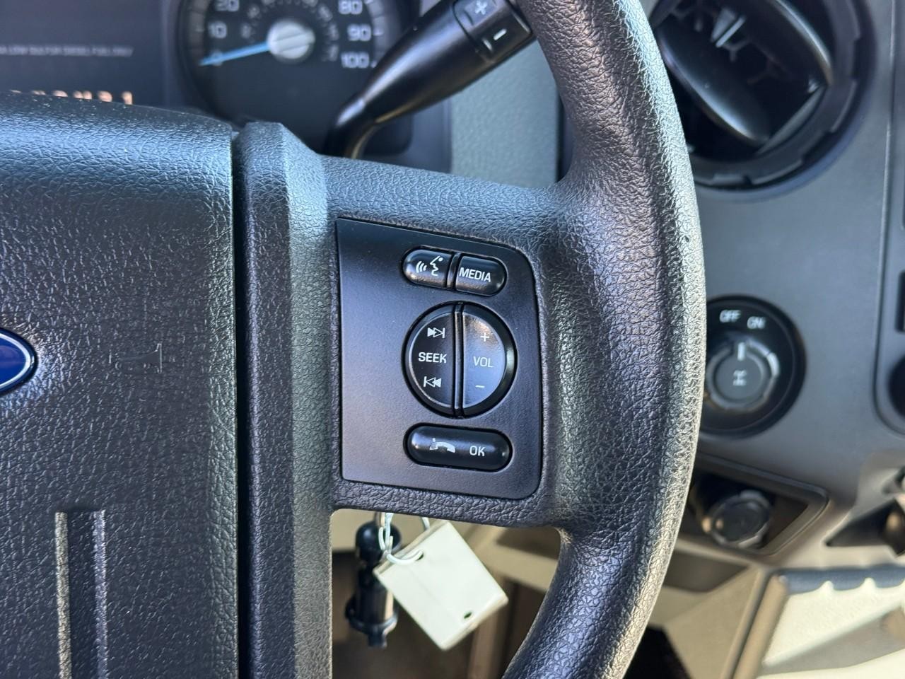 Ford Super Duty F-250 SRW Vehicle Full-screen Gallery Image 10