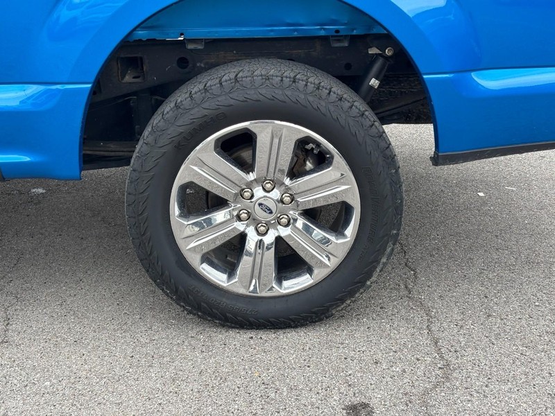 Ford F-150 Vehicle Full-screen Gallery Image 7