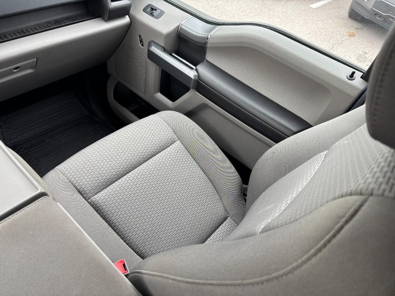 Ford F-150 Vehicle Full-screen Gallery Image 15