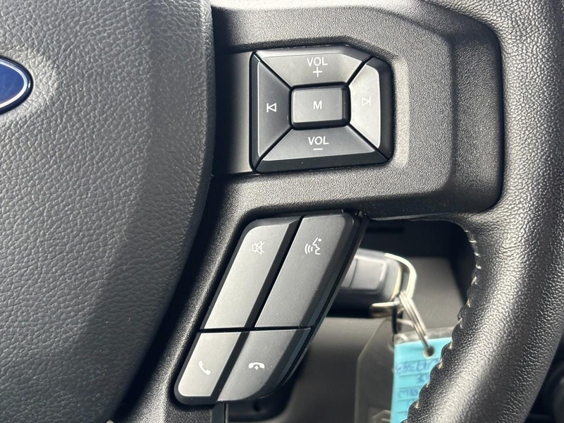 Ford F-150 Vehicle Full-screen Gallery Image 18