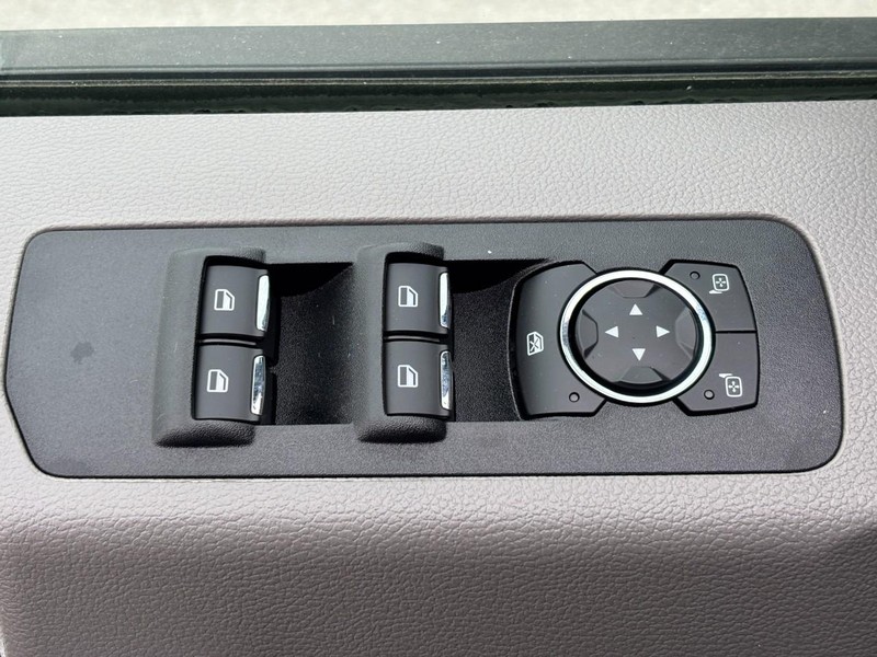 Ford F-150 Vehicle Full-screen Gallery Image 24