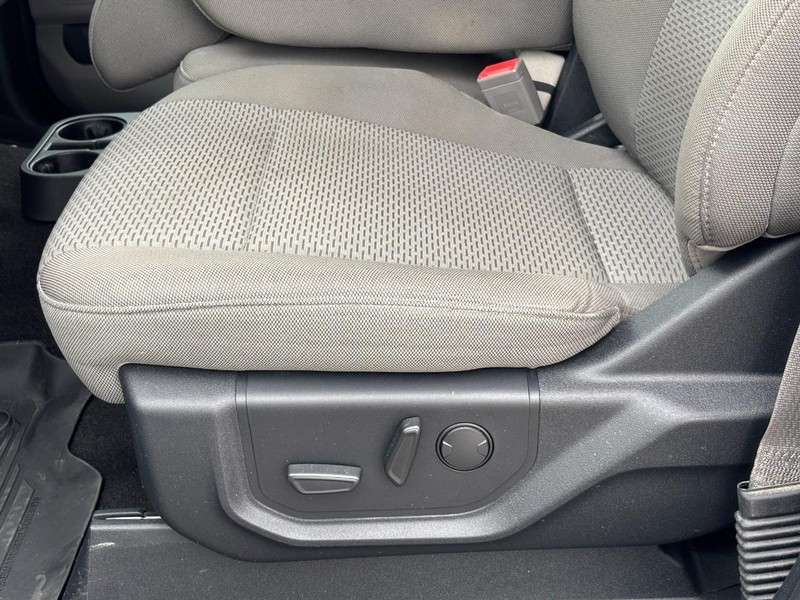 Ford F-150 Vehicle Full-screen Gallery Image 26