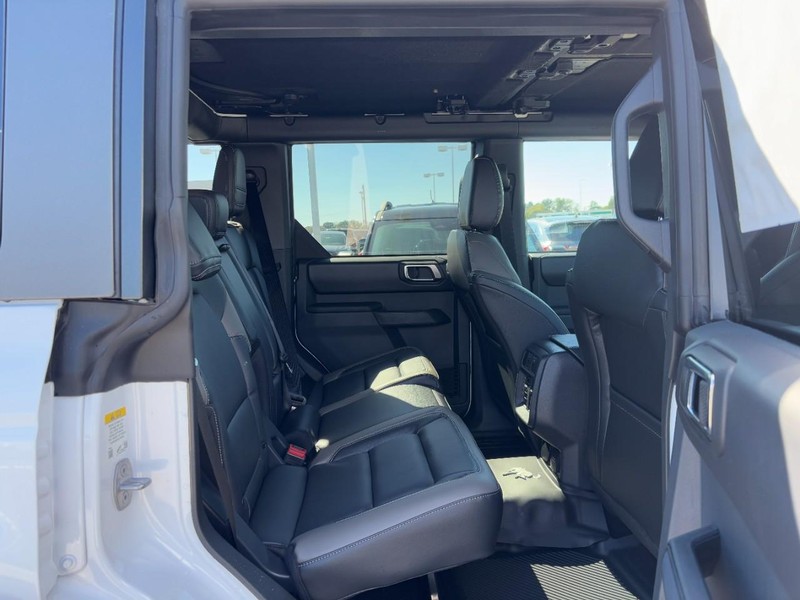 Ford Bronco Vehicle Full-screen Gallery Image 5