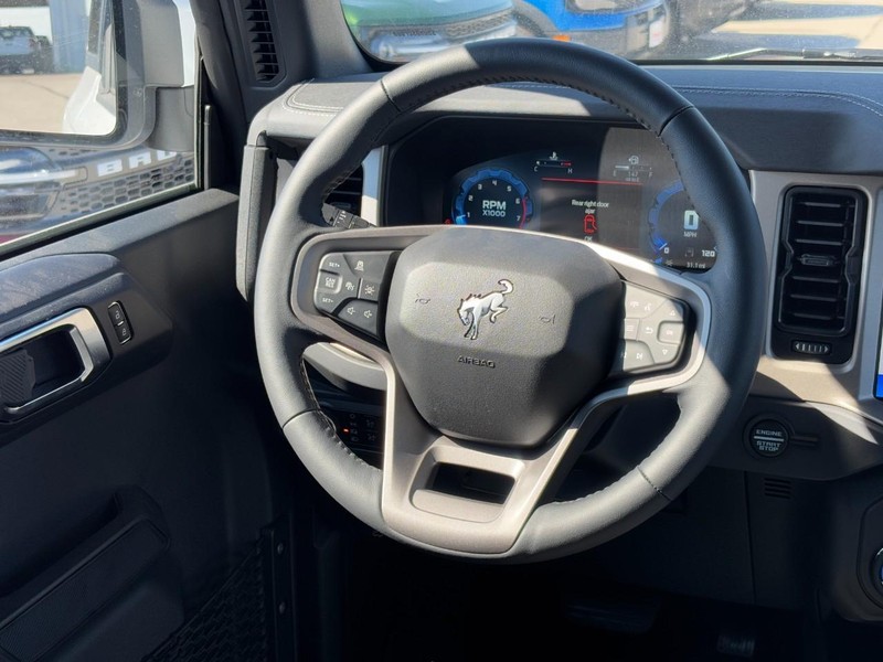 Ford Bronco Vehicle Full-screen Gallery Image 7