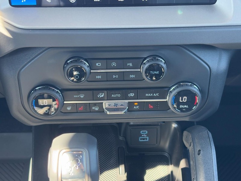 Ford Bronco Vehicle Full-screen Gallery Image 9