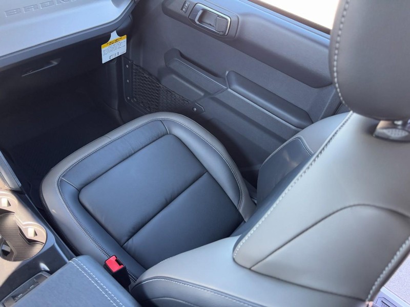 Ford Bronco Vehicle Full-screen Gallery Image 10