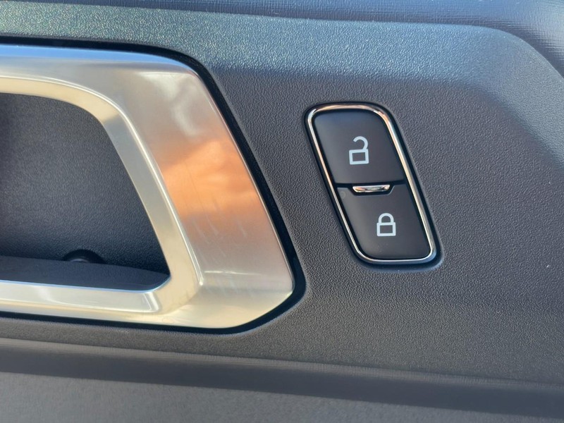 Ford Bronco Vehicle Full-screen Gallery Image 18