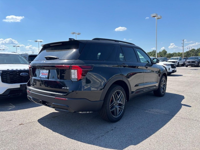 Ford Explorer Vehicle Image 03