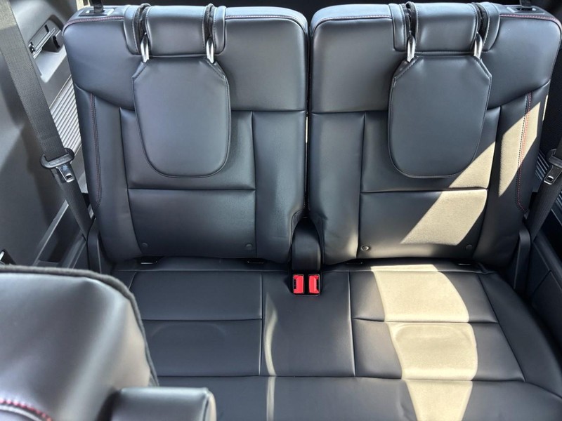 Ford Explorer Vehicle Image 06