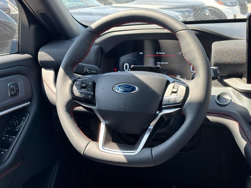 Ford Explorer Vehicle Image 08