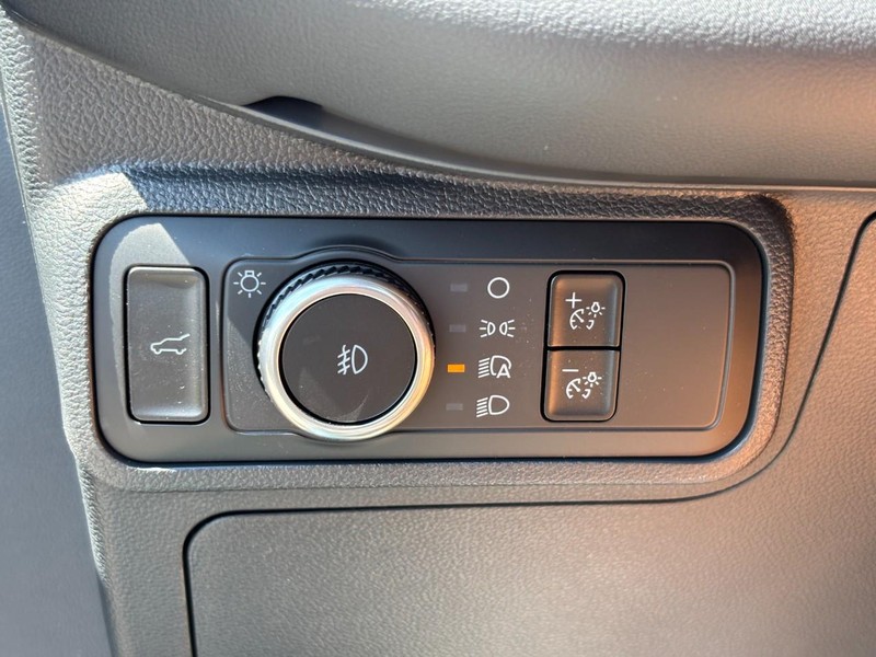Ford Explorer Vehicle Image 12