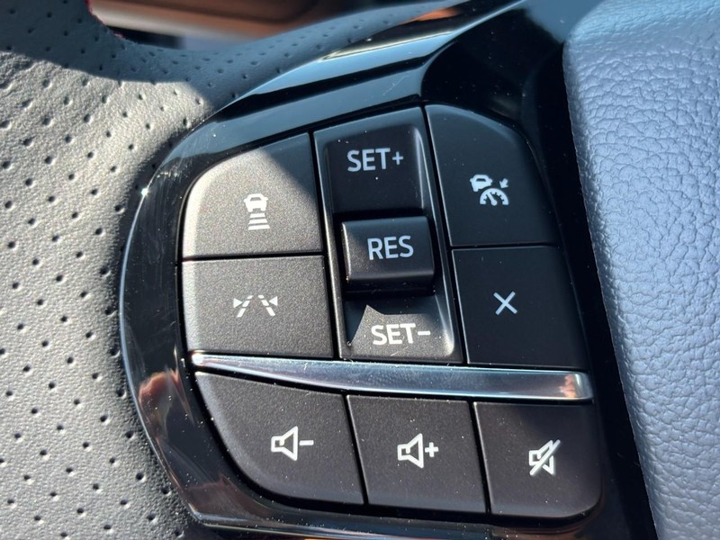 Ford Explorer Vehicle Image 13