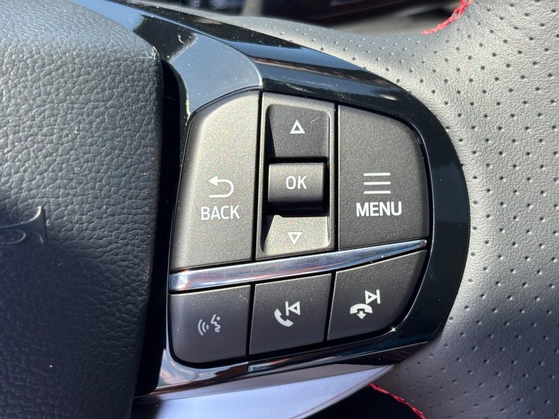 Ford Explorer Vehicle Image 14