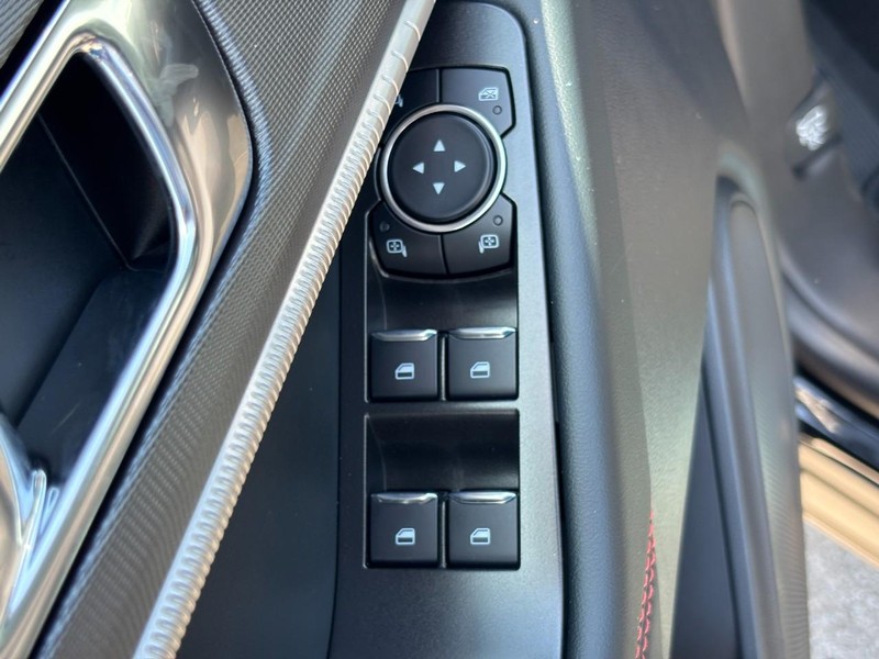 Ford Explorer Vehicle Image 19